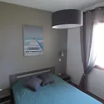 Moderne Avec Terrasses Et Piscine Appartement *