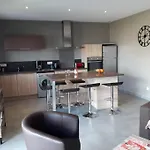 Moderne Avec Terrasses Et Piscine