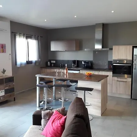 Moderne Avec Terrasses Et Piscine شقة
