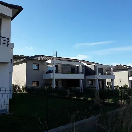 Moderne Avec Terrasses Et Piscine