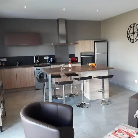 Moderne Avec Terrasses Et Piscine