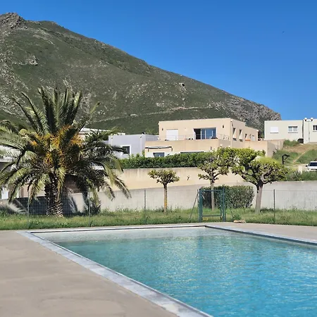 Moderne Avec Terrasses Et Piscine *