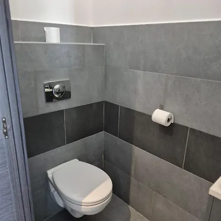 Moderne Avec Terrasses Et Piscine