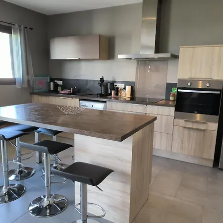 Moderne Avec Terrasses Et Piscine 아파트 *