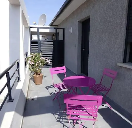 Moderne Avec Terrasses Et Piscine アパート *